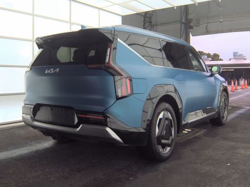 Used 2024 Kia EV9 Land AWD/4WD image 5