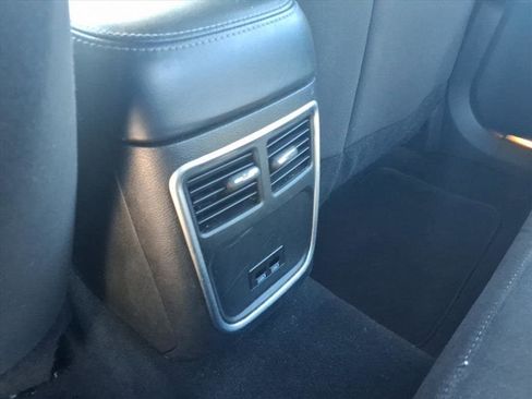 Used 2023 Dodge Charger SXT image 11