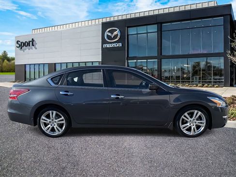 Used 2013 Nissan Altima 3.5 S image 2