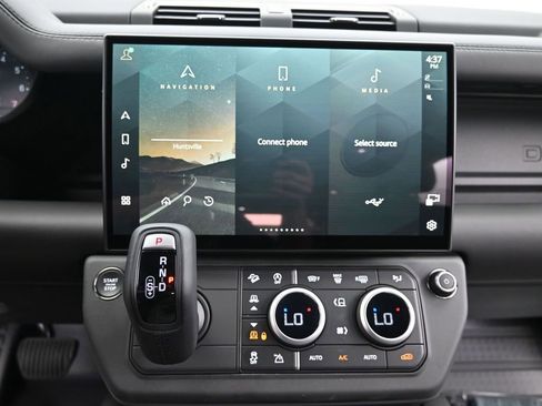 New 2026 Land Rover Defender 130 X-Dynamic SE AWD/4WD image 25