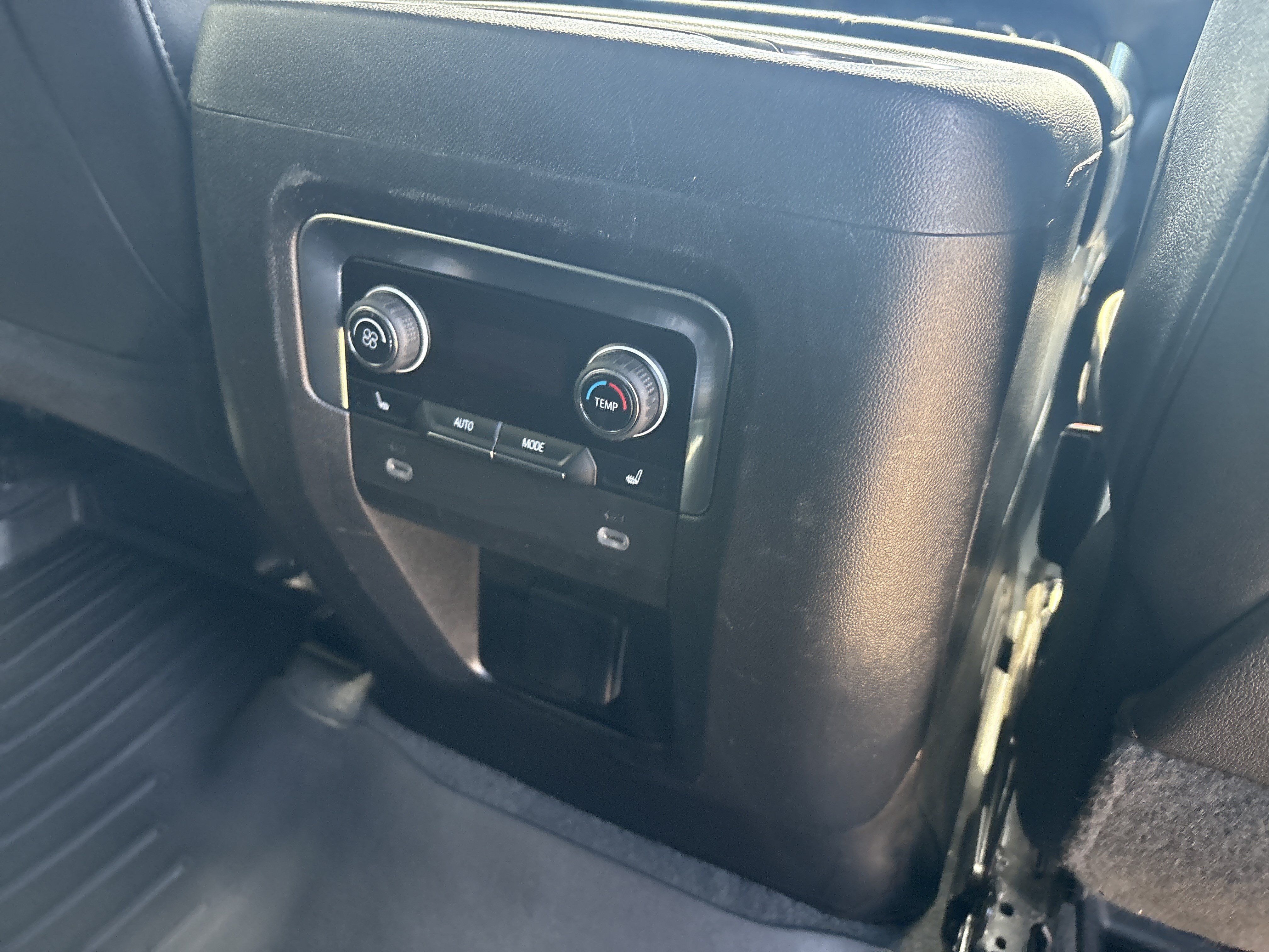 Used 2023 Chevrolet Tahoe Premier AWD/4WD image 6