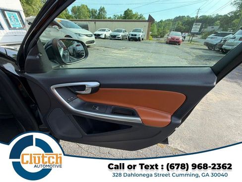 Used 2017 Volvo S60 T5 Inscription image 21