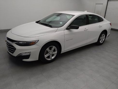 Used 2024 Chevrolet Malibu LT FWD image 2