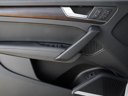 Certified 2025 Audi Q5 2.0T Premium Plus w/ Premium Plus Package image 23