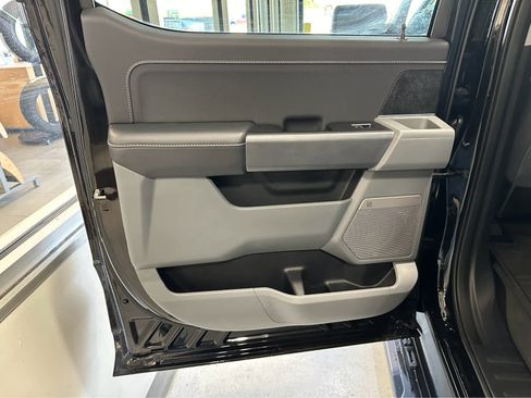 Used 2025 Ford F150 Lightning Flash AWD/4WD image 32