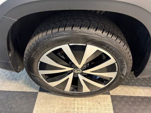 Certified 2022 Volkswagen Taos SE FWD image 8