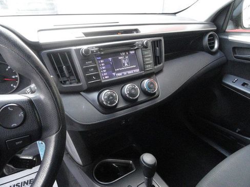 Used 2016 Toyota RAV4 LE image 9