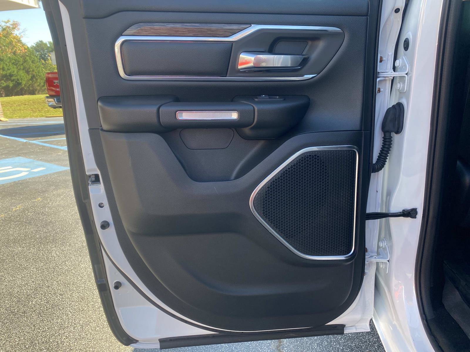 Used 2019 RAM 1500 Laramie AWD/4WD image 17
