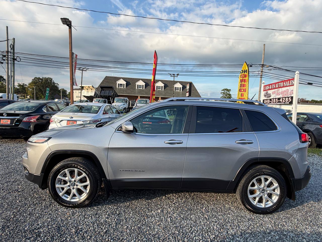 Used 2014 Jeep Cherokee Latitude w/ Cold Weather Group AWD/4WD image 5