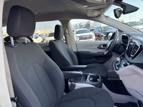 Used 2017 Chrysler Pacifica Touring Plus FWD image 17