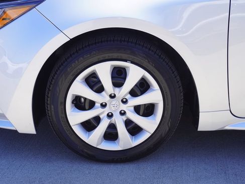 Certified 2025 Toyota Corolla LE FWD image 20