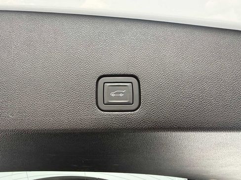 Used 2024 Cadillac XT6 Sport image 38