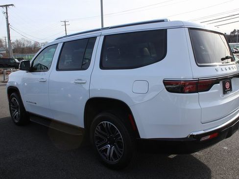 Used 2024 Jeep Wagoneer 4WD w/ Premium Group I image 30