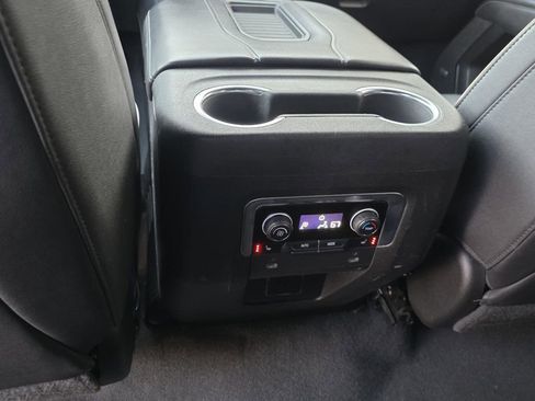 Used 2022 Chevrolet Suburban Premier image 9