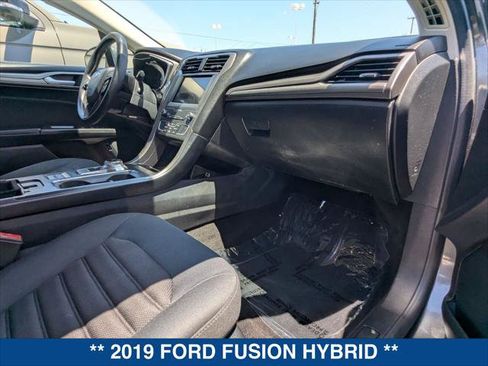 Used 2019 Ford Fusion SE FWD image 22