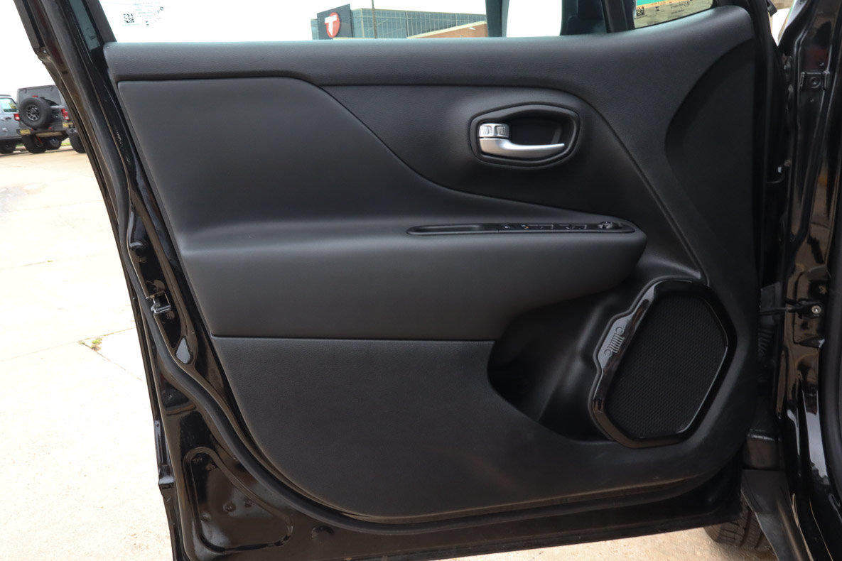 Used 2023 Jeep Renegade Altitude w/ Sun/Sound Group AWD/4WD image 14
