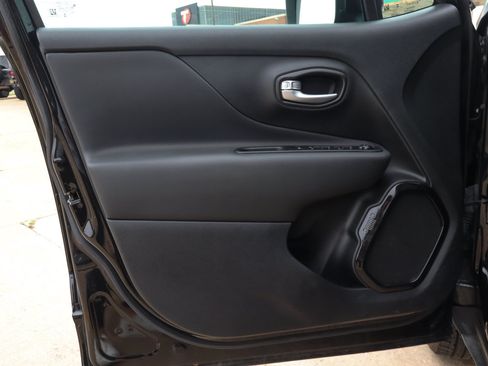 Used 2023 Jeep Renegade Altitude w/ Sun/Sound Group AWD/4WD image 14
