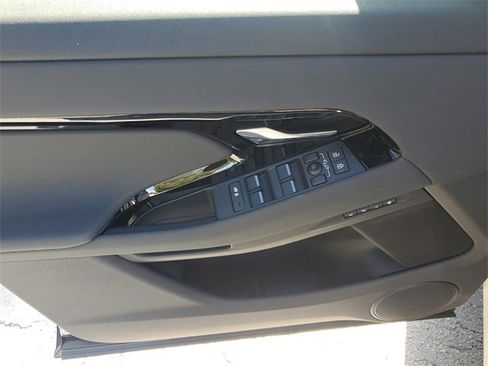 Used 2025 Land Rover Range Rover Evoque S image 17
