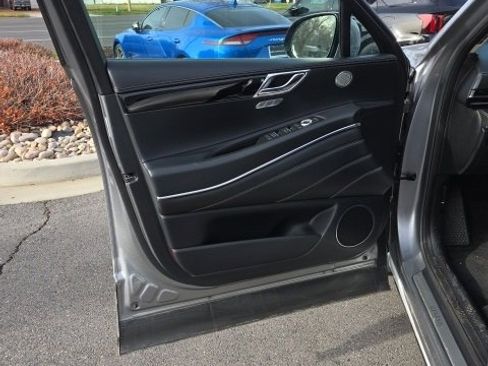 Used 2025 Genesis GV80 2.5T Standard image 8