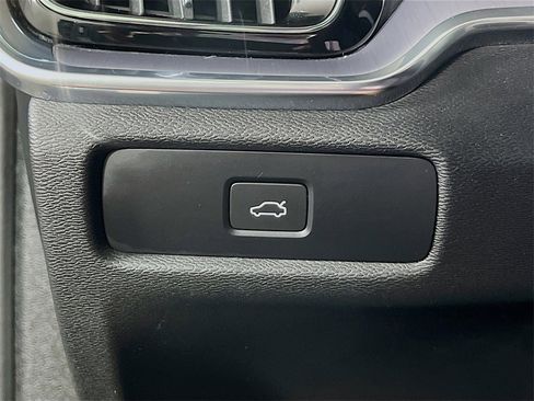 Used 2023 Volvo S60 B5 Core image 11