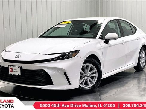 Certified 2025 Toyota Camry LE image 1