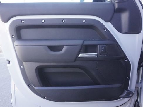 New 2026 Land Rover Defender 110 X-Dynamic SE image 17