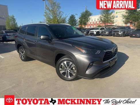 Used 2023 Toyota Highlander XLE image 1