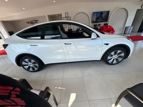 Used 2024 Tesla Model Y Long Range image 8