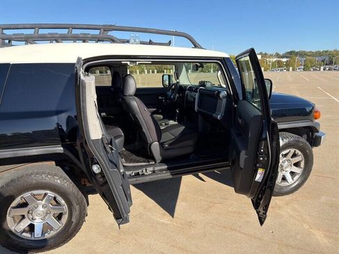 Used 2014 Toyota FJ Cruiser 4WD w/ Convenience Package image 15