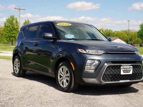 Used 2020 Kia Soul LX FWD image 4