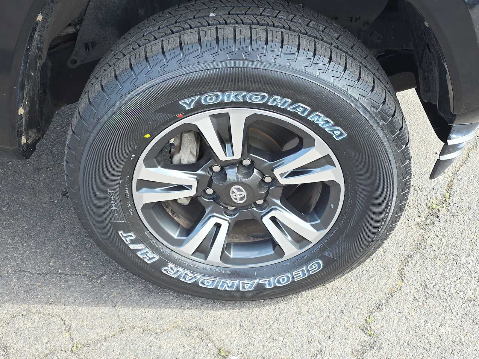 Used 2017 Toyota Tacoma TRD Sport w/ Premium & Technology Package AWD/4WD image 11