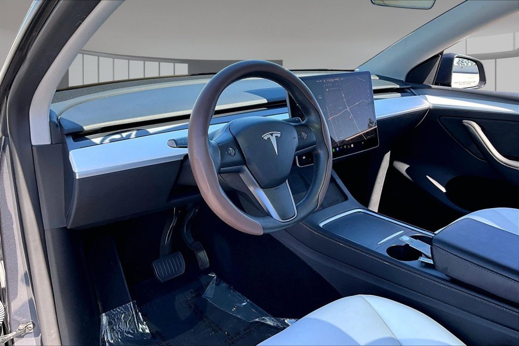 Used 2023 Tesla Model Y 2WD image 15
