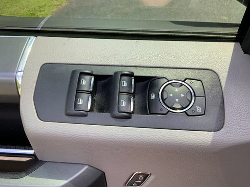 Used 2018 Ford F150 XLT w/ Equipment Group 302A Luxury AWD/4WD image 11