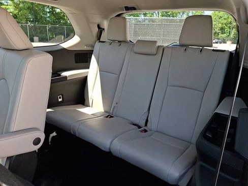 Used 2025 Toyota Grand Highlander AWD image 14