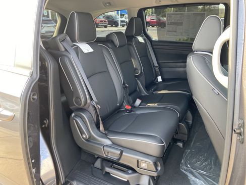 New 2026 Honda Odyssey Touring image 18