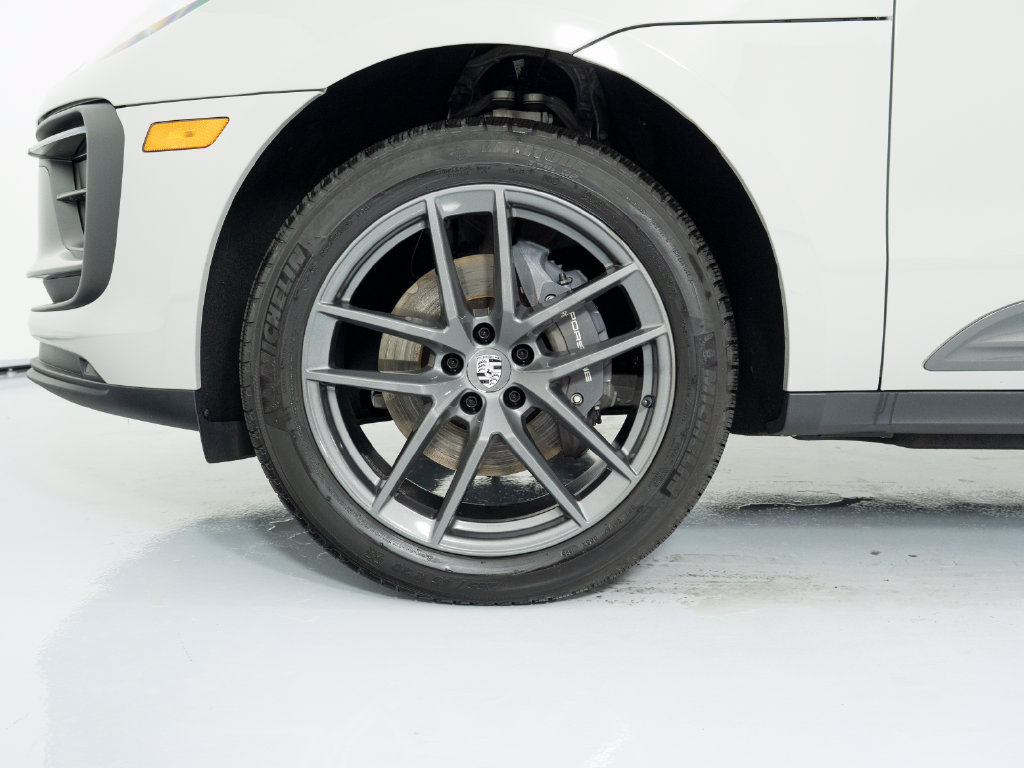 Certified 2026 Porsche Macan Turbo AWD/4WD image 15