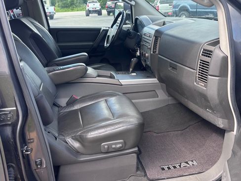 Used 2005 Nissan Titan LE w/ (T01) Tow Pkg AWD/4WD image 11