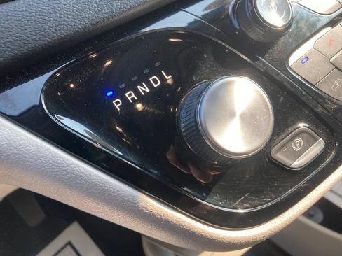 Used 2023 Chrysler Pacifica Touring-L FWD image 30