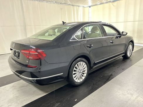 Used 2017 Volkswagen Passat 1.8T SE FWD image 2