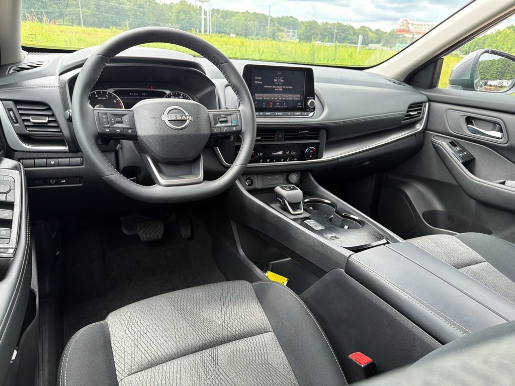 Used 2026 Nissan Rogue SV FWD image 22