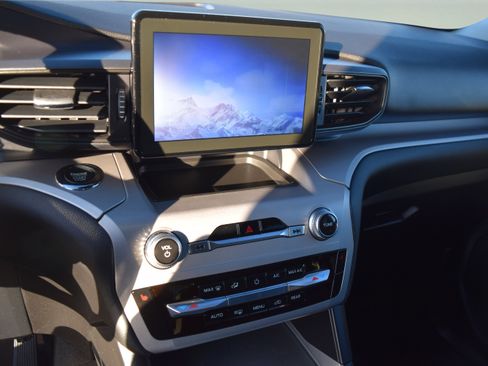 Certified 2023 Ford Explorer XLT image 12