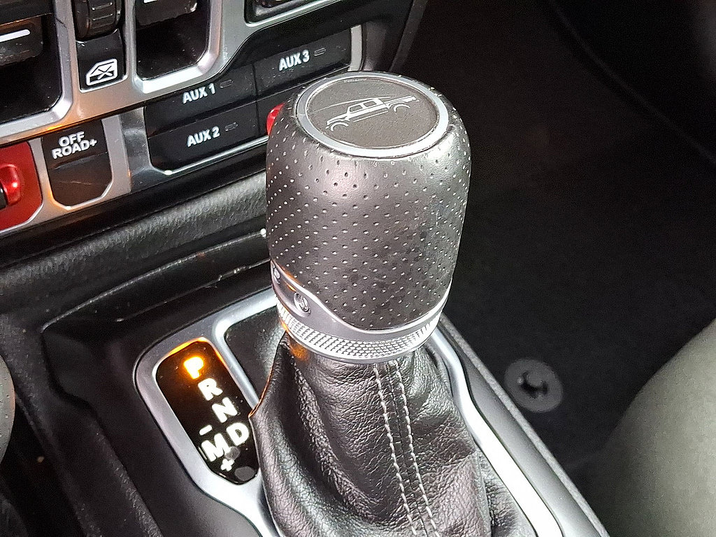 Used 2025 Jeep Gladiator Mojave AWD/4WD image 18