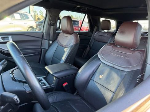 Used 2022 Ford Explorer Platinum w/ Equipment Group 601A image 8