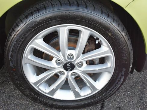 Used 2017 Kia Soul + image 38