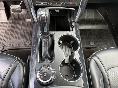 Used 2018 Ford Explorer Platinum AWD/4WD image 25