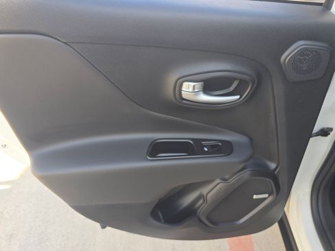 Used 2020 Jeep Renegade Limited image 27