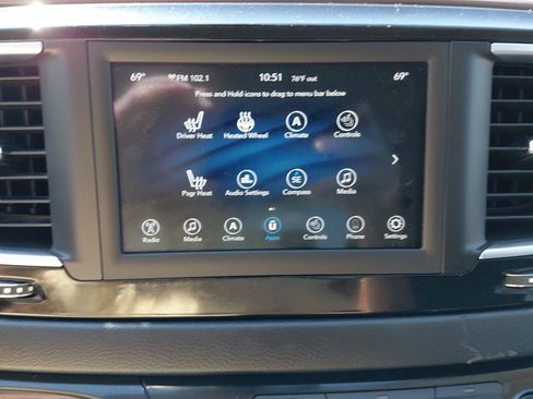 Used 2019 Chrysler Pacifica Touring-L FWD image 34