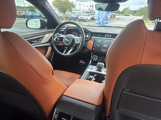 Used 2024 Jaguar XF R-Dynamic SE AWD/4WD image 23