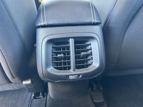 Used 2015 Jeep Cherokee Sport image 12