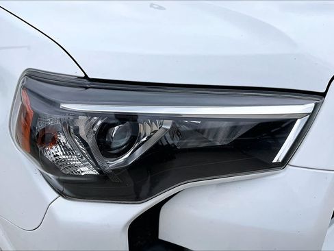 Used 2022 Toyota 4Runner SR5 Premium AWD/4WD image 28
